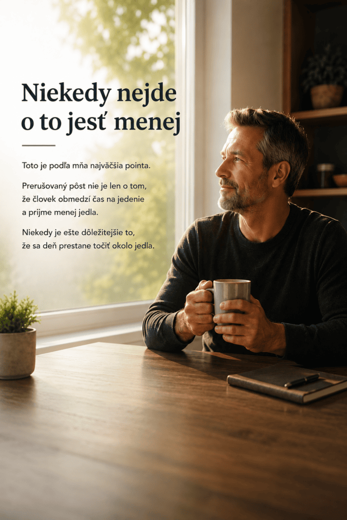 Ranné chvíle pri okne s kávou